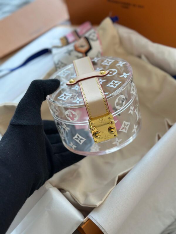 LOUIS VUITTON Box Scott Monogram Clear/White
